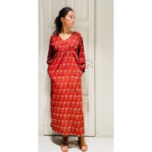 Robe Gageron en Indiennes, en coloris sur fond Rouge