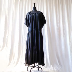 Robe Broguelongue en lin, ici en coloris Black
